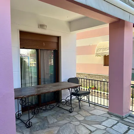 דירה Pelekan And Athina 40 *